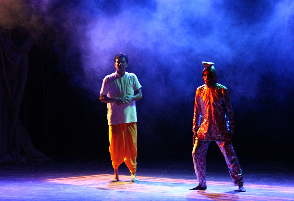 Saanch Ko Na Aanch (5)