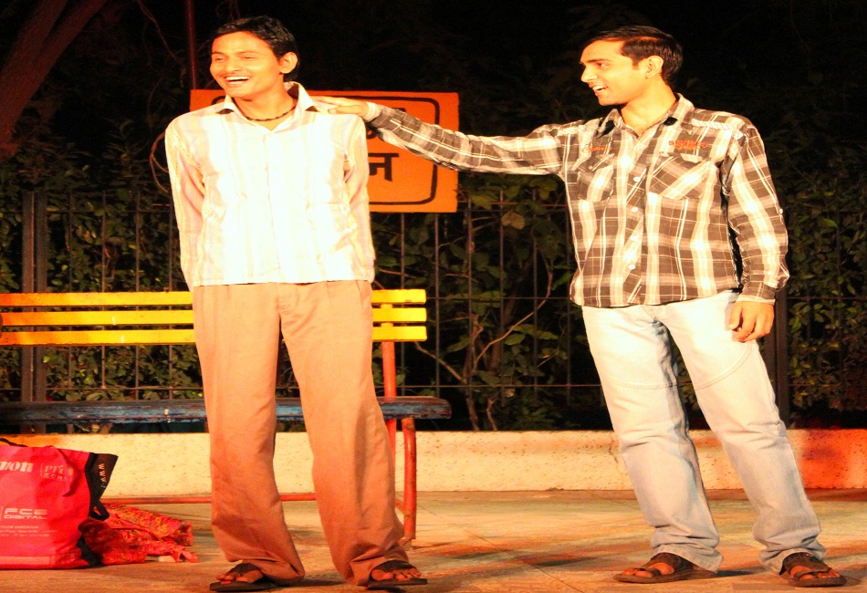 Yea Train Kab Aayagi (2)